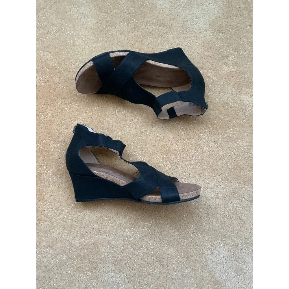 Adrienne Vittadini Women Black Suede Whimsy Wedge Sandal Peep Toe w/Zipper Sz7.5